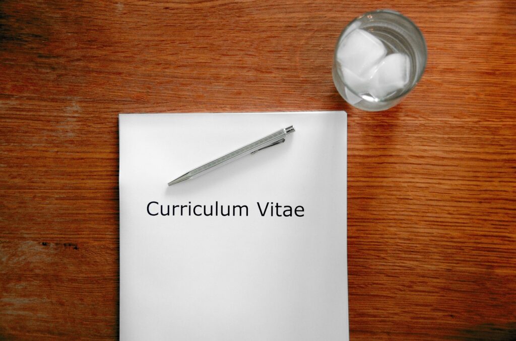 découvrez des interviews captivantes avec des experts et personnalités, abordant des sujets variés pour mieux comprendre leurs expériences et points de vue.