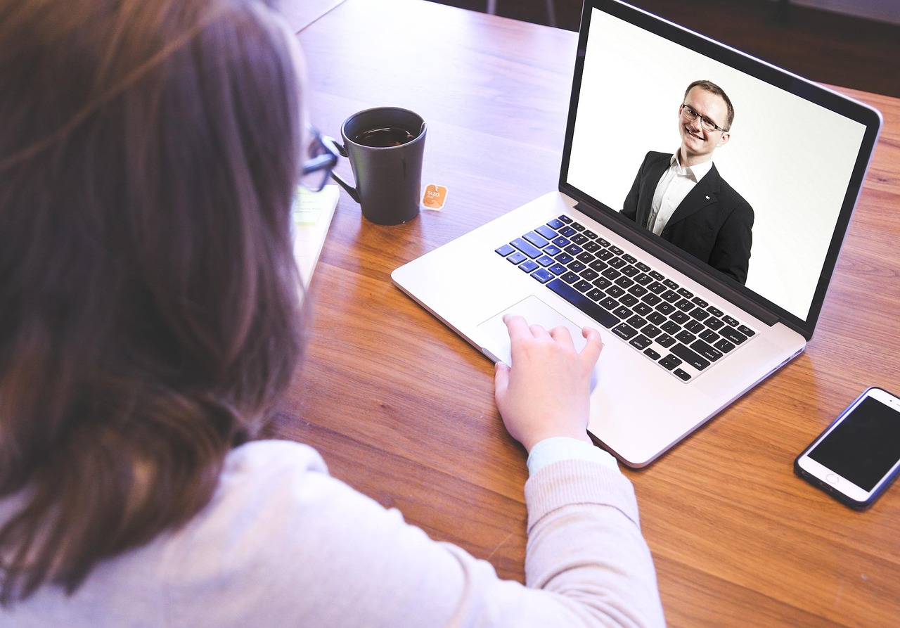 découvrez nos conseils et astuces pour réussir une vidéo interview : préparation, techniques d’entretien et mise en valeur face caméra pour convaincre les recruteurs !